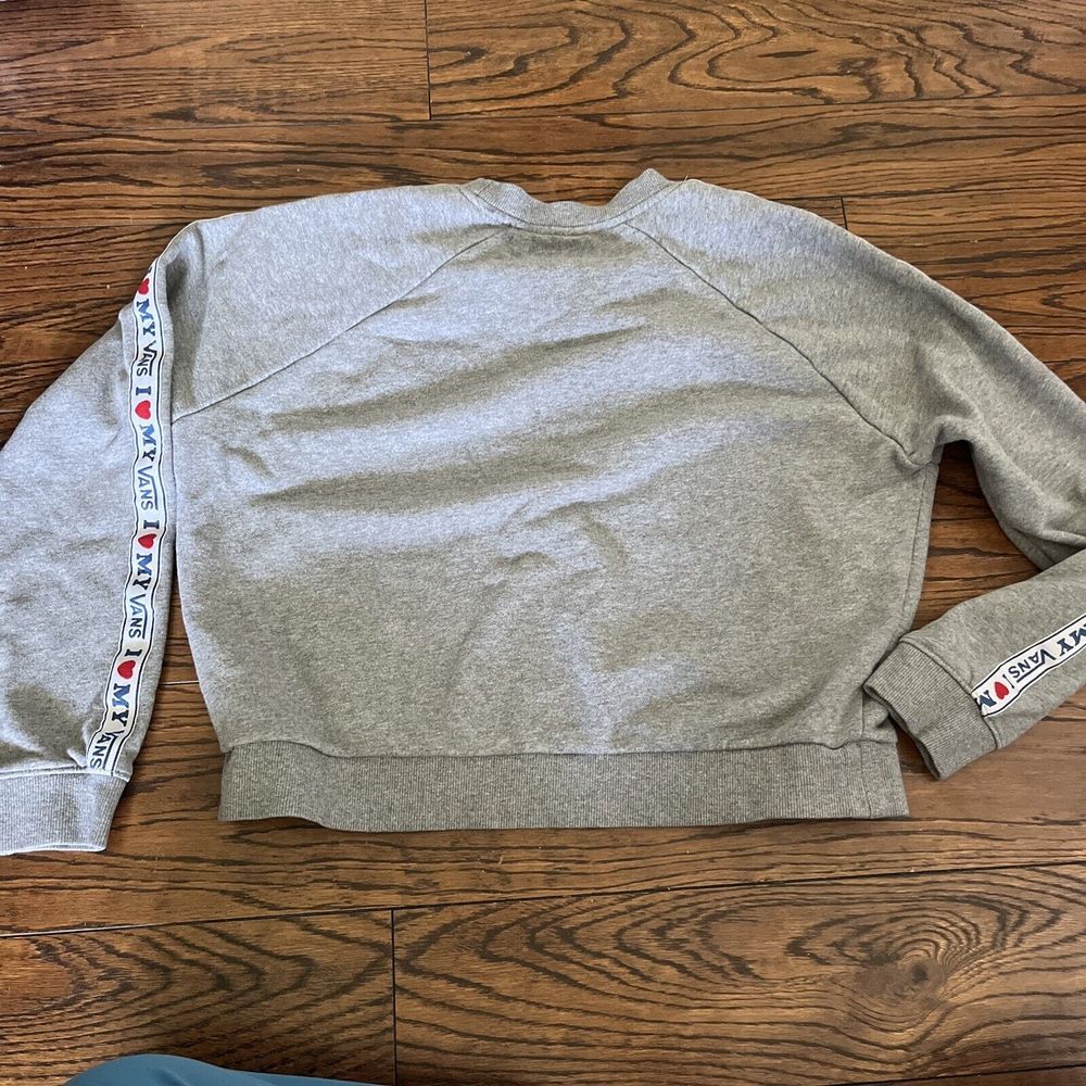 Vans Sweatshirt Women's Med Gray Crew Neck "I Love My Vans" Cropped‎ Sweatshirt - Picture 3 of 7